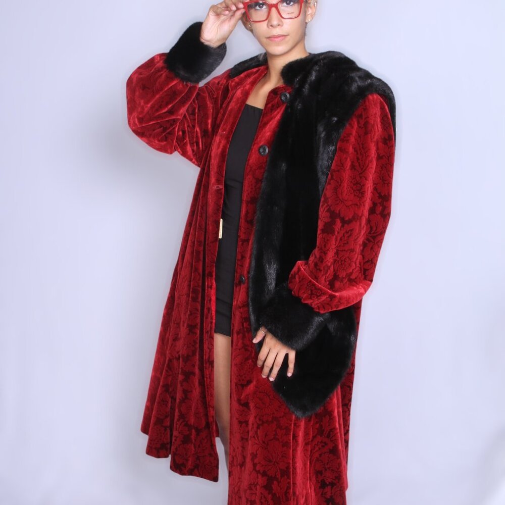 Stunning Red Chenille Coat with Blackglama Mink Accent - Picture 4 of 4